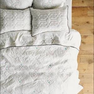 Anthropologie Besalu Embroidered Shams (2)